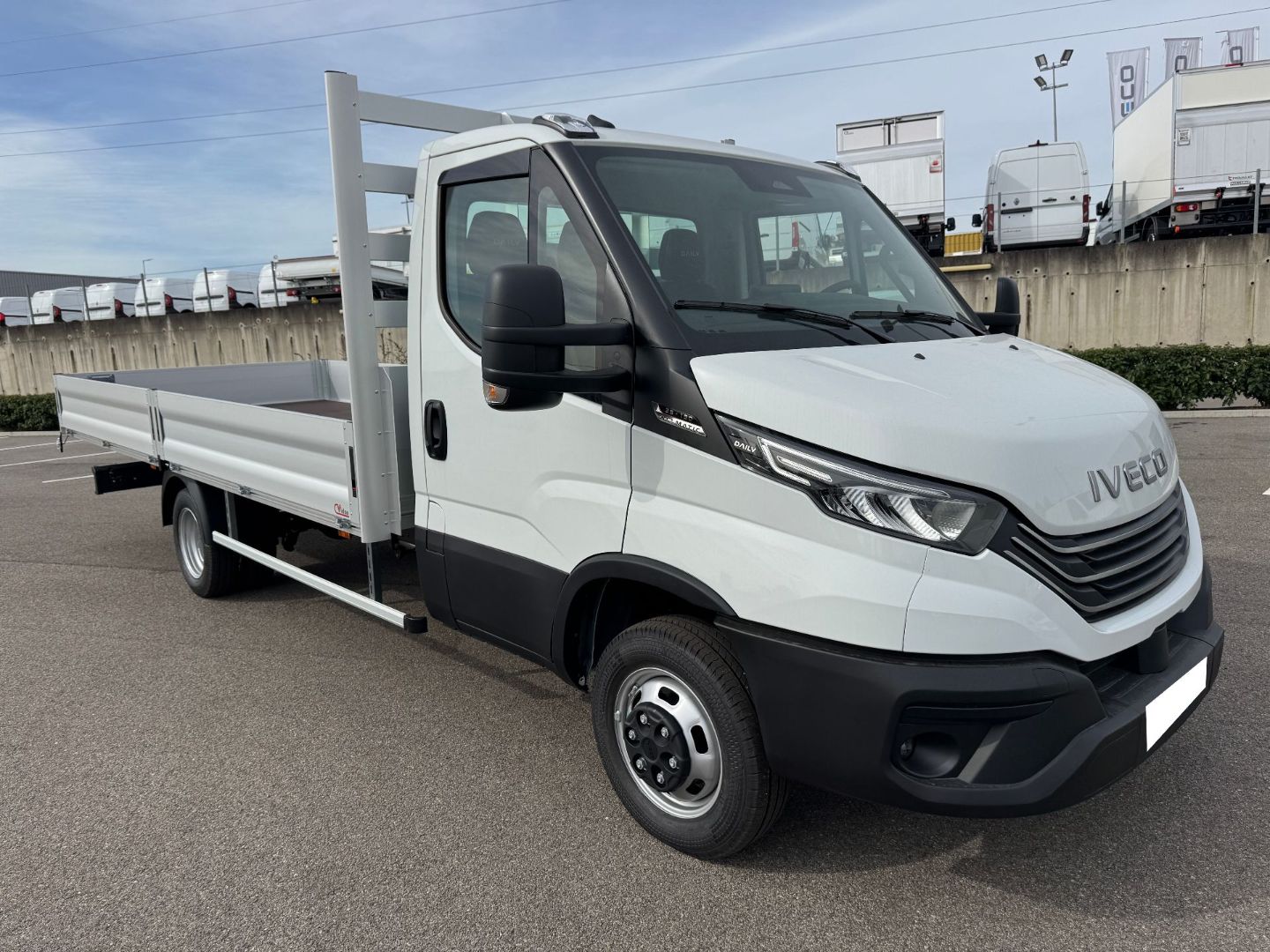 IVECO DAILY PLATEAU - 35C18 A8 180CV 3L 5M (2026)