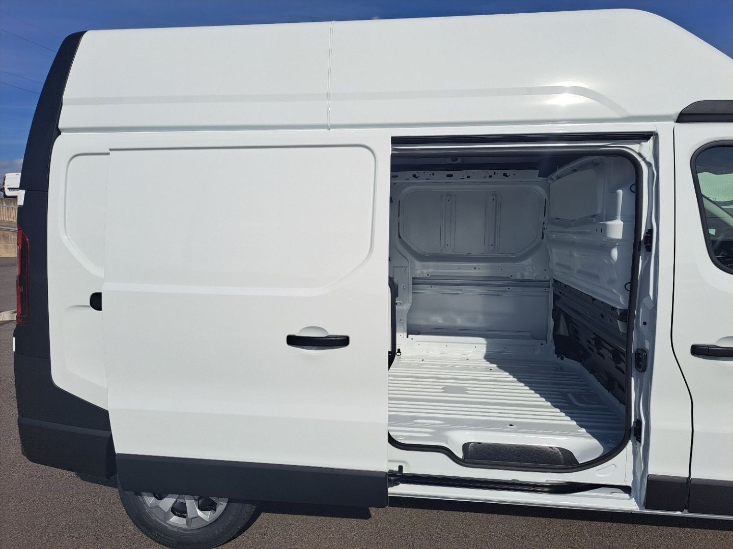 RENAULT TRAFIC FOURGON - L2H2 3T BLUE DCI 150 GSR2 RED EDITION PLUS