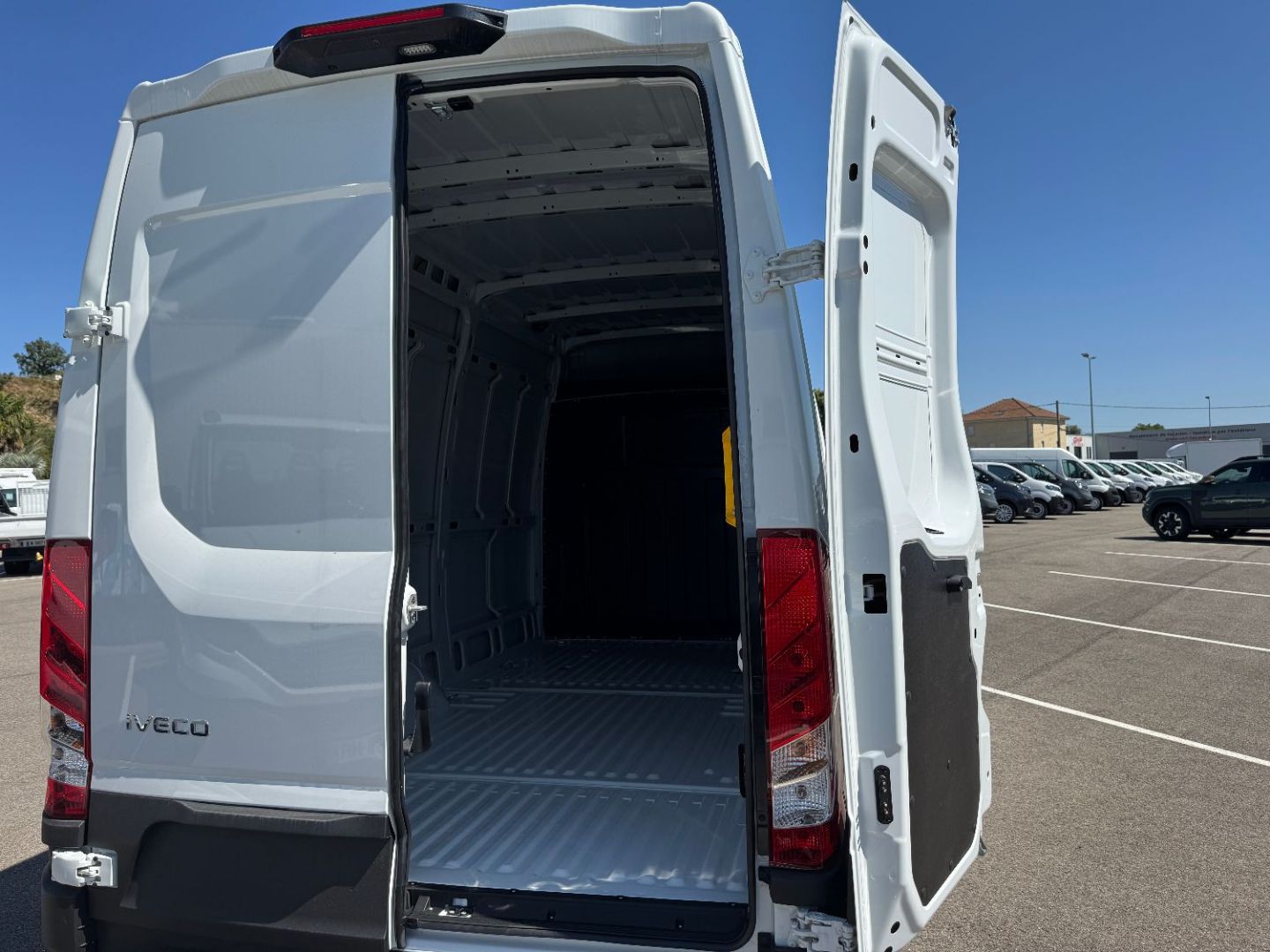 IVECO DAILY FOURGON - 35S18 180CV 3L L3H2 12M3