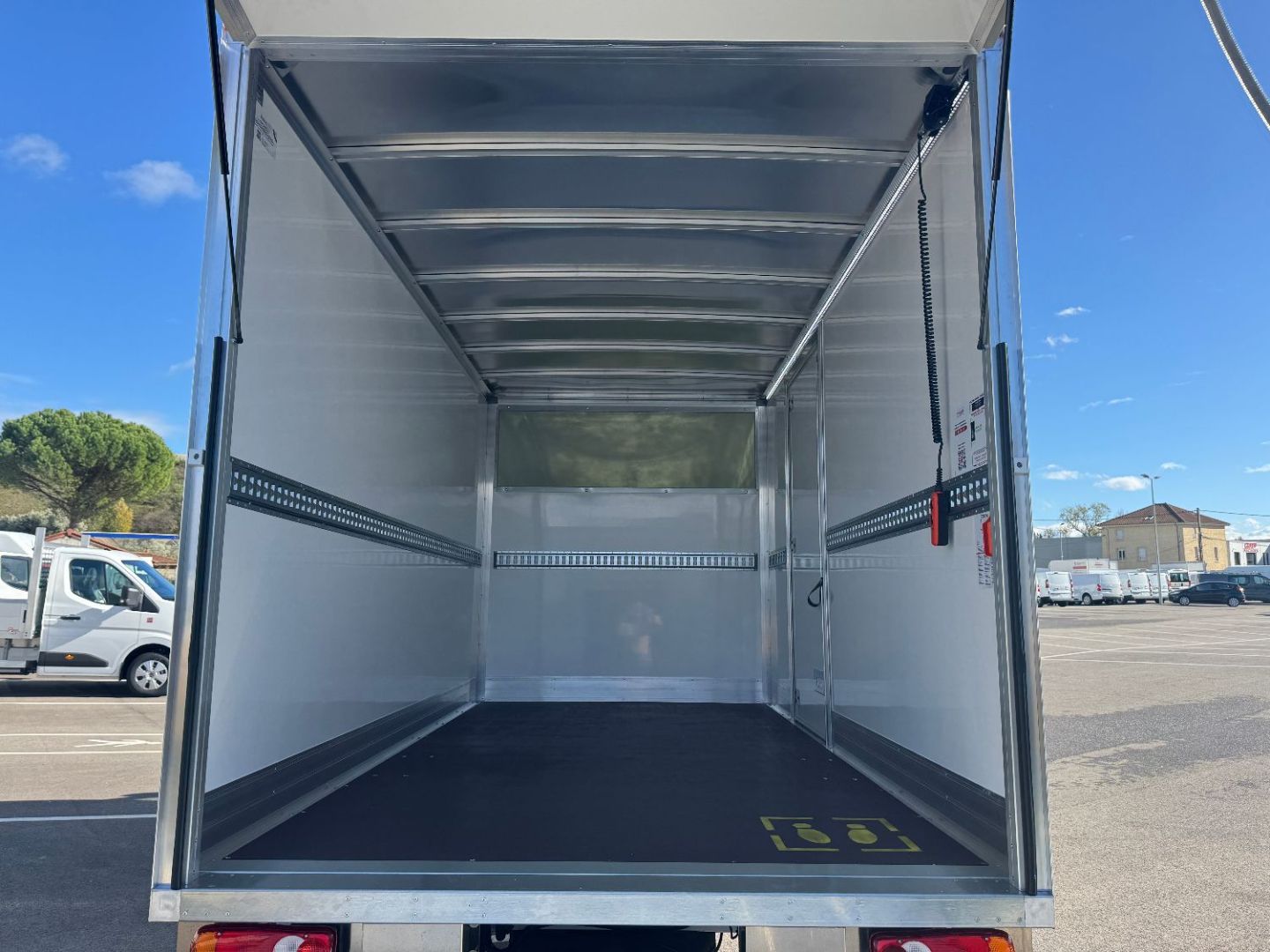 RENAULT MASTER CAISSE - 170CV HAYON 20M3