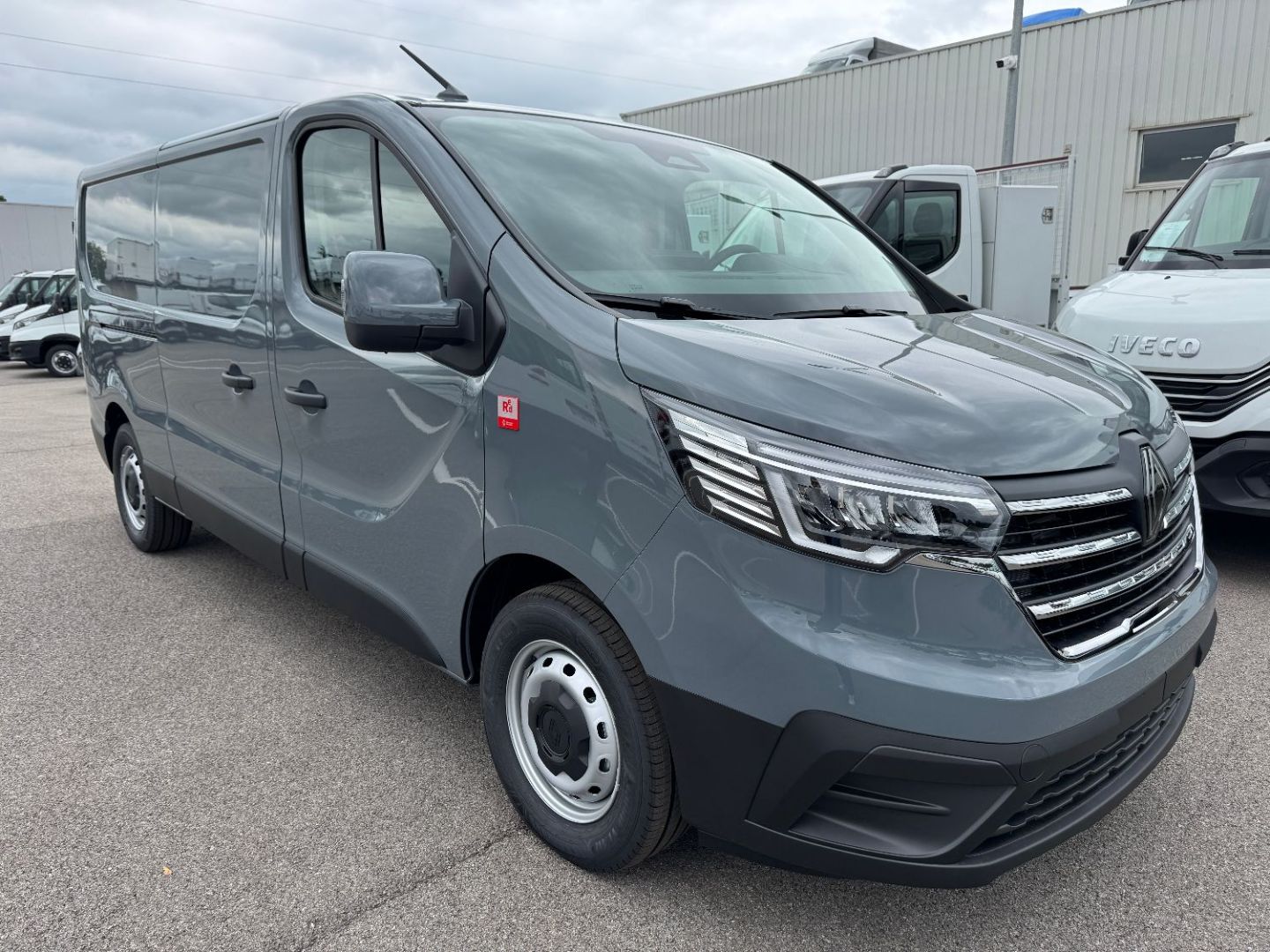 RENAULT TRAFIC FOURGON L2H1 3T BLUE DCI 150 BVA9 GSR2 RED EDITION