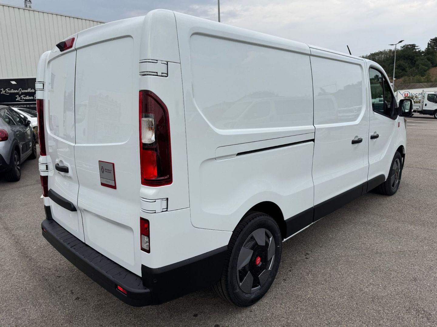 RENAULT TRAFIC FOURGON - L2H1 3T DCI 150 AUTO RED
