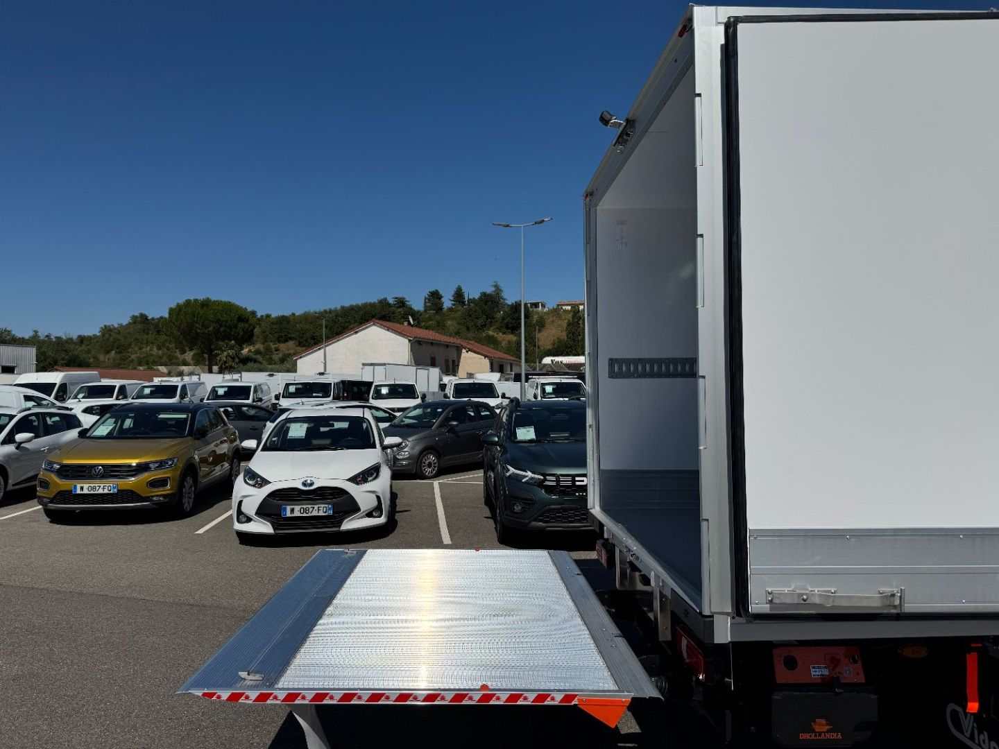 IVECO DAILY FRIGORIFIQUE - 35C18 A8 180CV 3L CAISSE HAYON 14.8M3