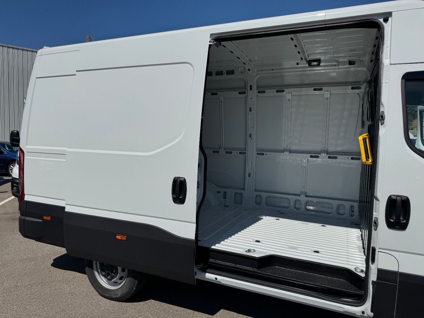 IVECO DAILY FOURGON - 35S18 180CV 3L L3H2 12M3