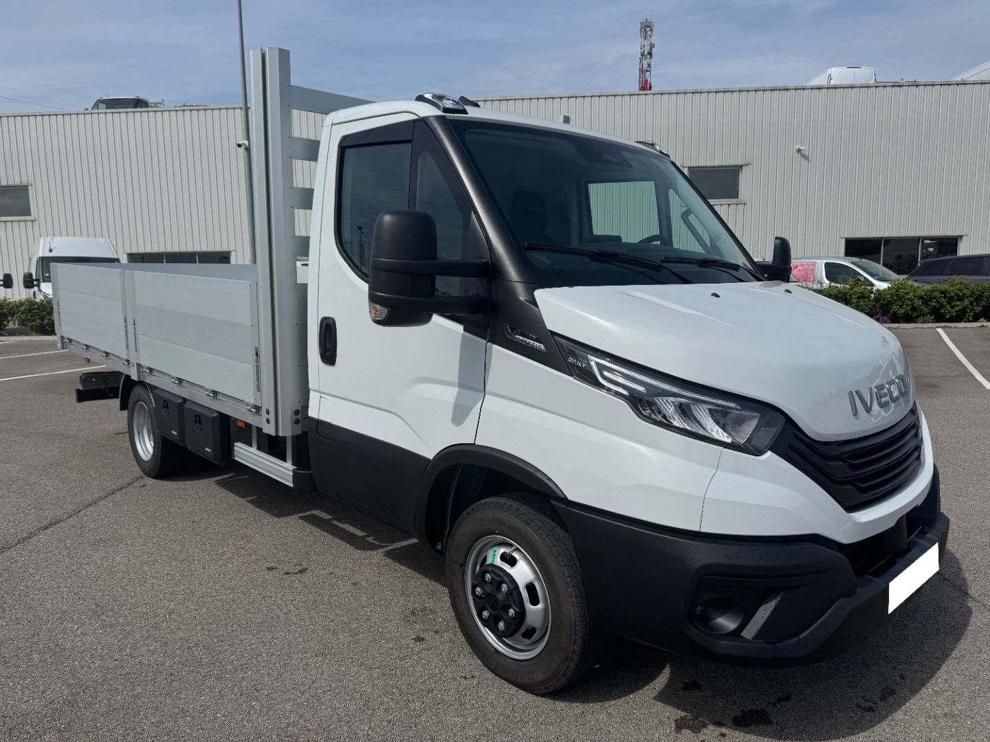 IVECO DAILY PLATEAU - 35C18 A8 180CV 3L ALUMINIUM 4M (2025)