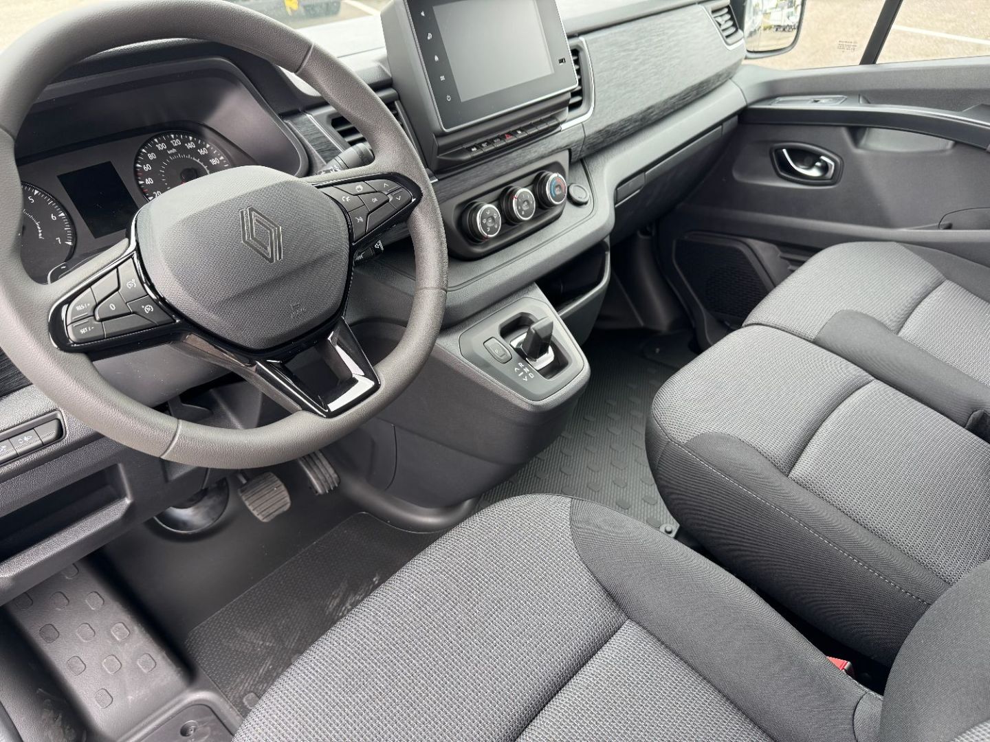 RENAULT TRAFIC FOURGON - L2H1 3T BLUE DCI 150 BVA9 GSR2 RED EDITION