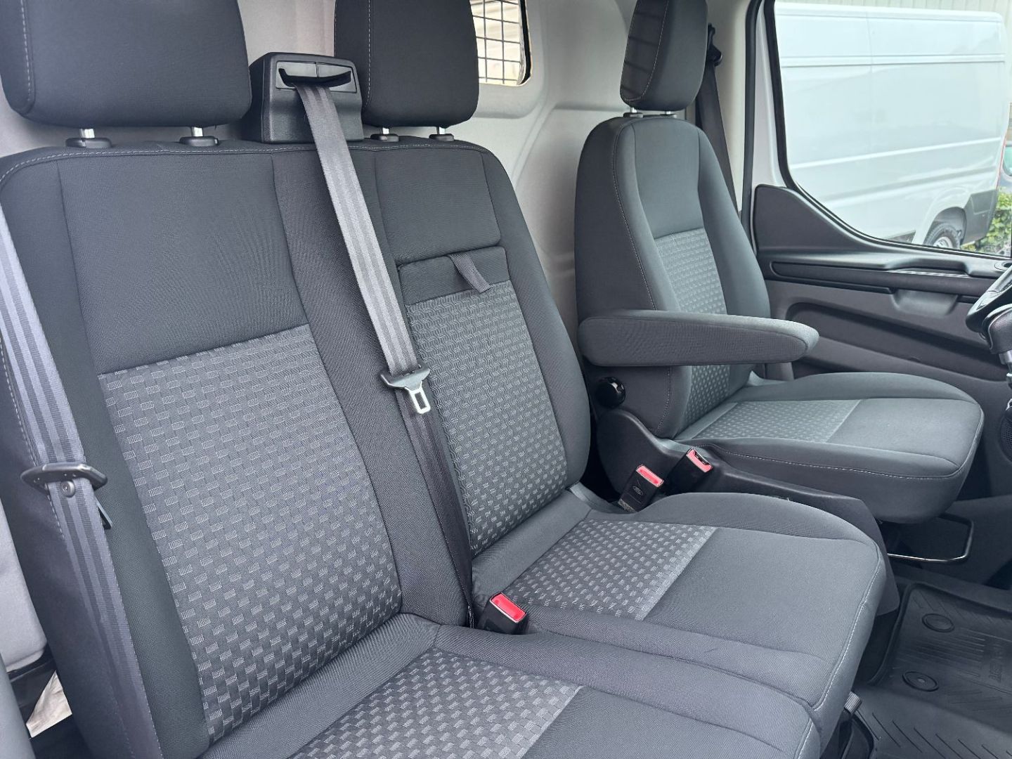 FORD TRANSIT CUSTOM - 280 L1H1 2.0 TDCi 130 TREND