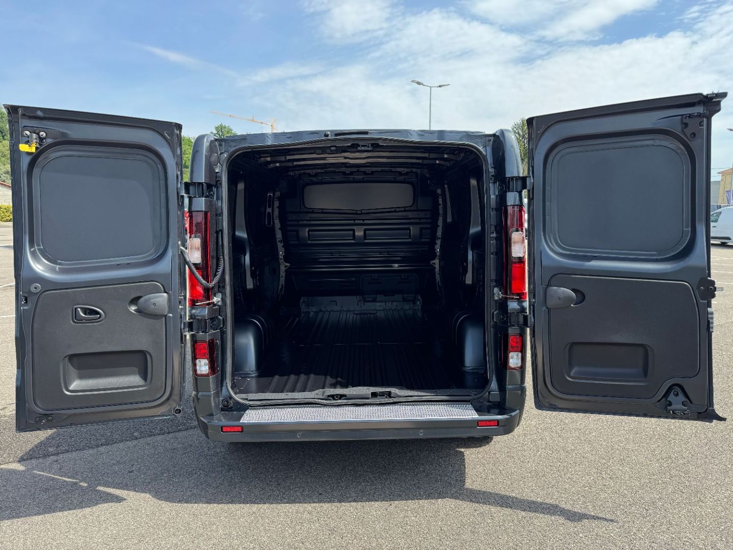RENAULT TRAFIC FOURGON - L1H1 3T BLUE DCI 170 BVA9 EXCLUSIVE