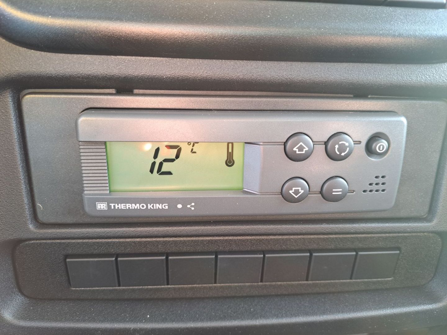 IVECO DAILY FRIGORIFIQUE - 35C18 A8 180CV 3L CAISSE HAYON 14.8M3