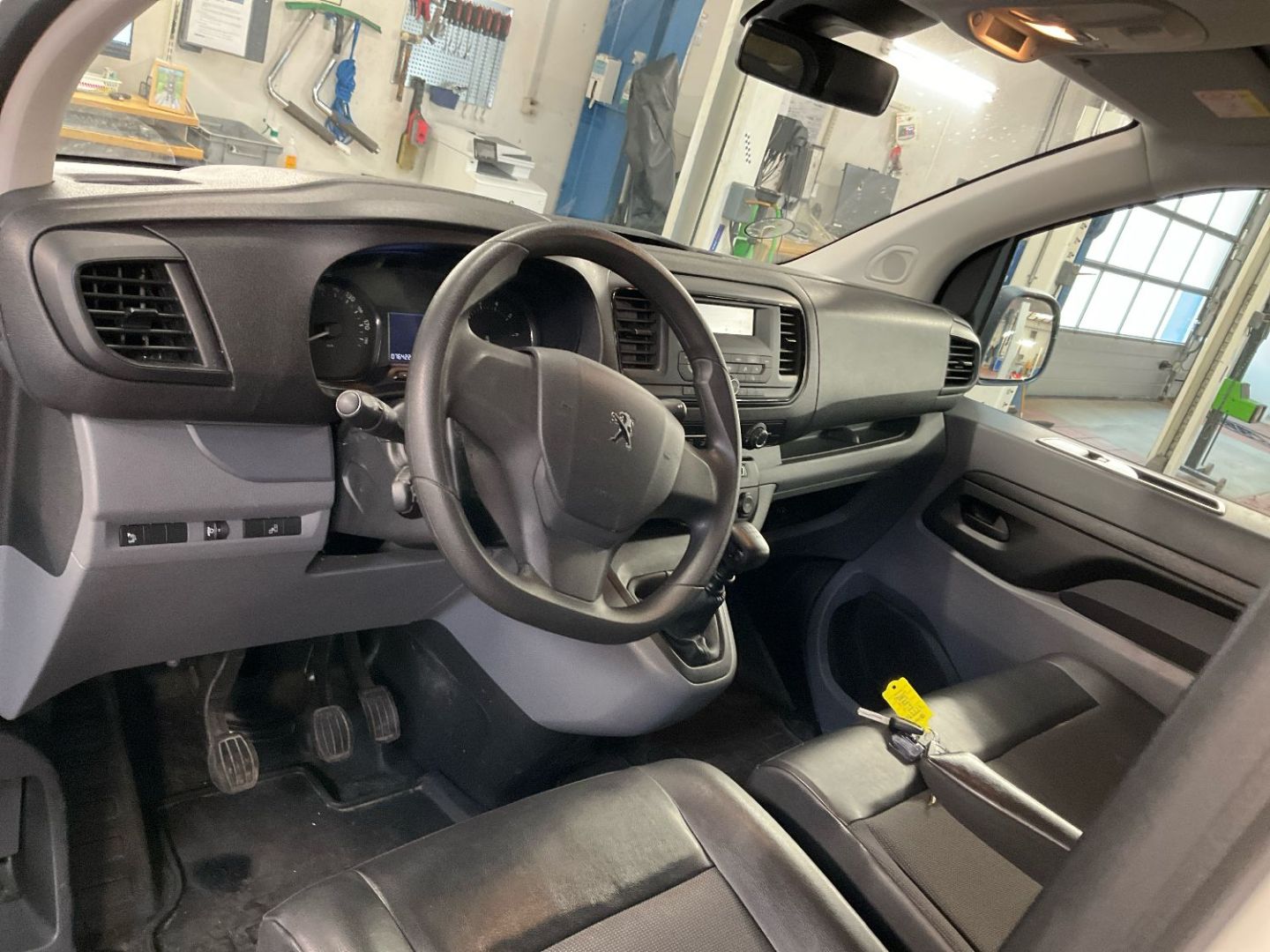 PEUGEOT EXPERT FOURGON - STANDARD 2.0 BLUEHDI 120 PREMIUM