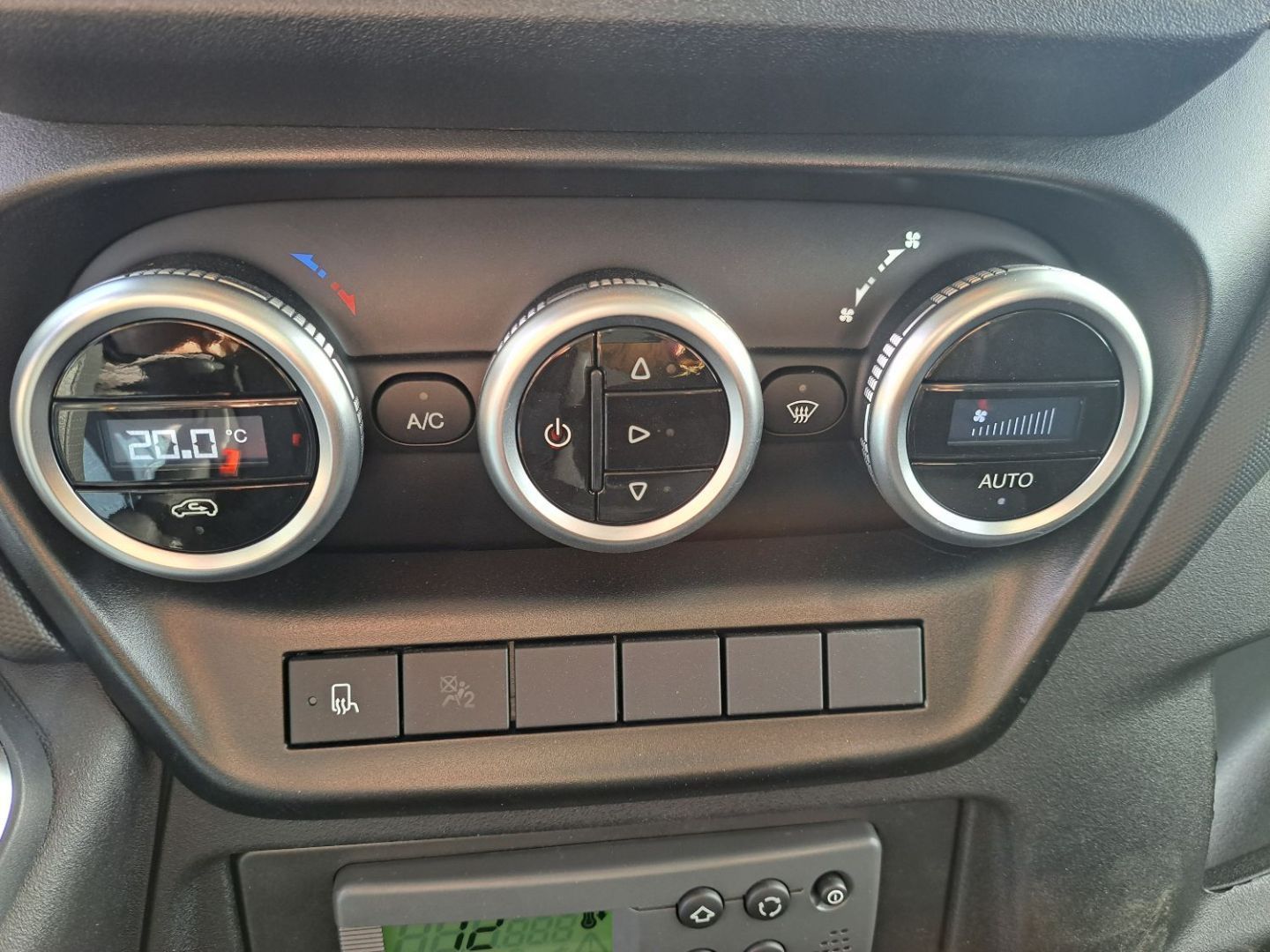 IVECO DAILY FRIGORIFIQUE - 35C18 A8 180CV 3L CAISSE HAYON 14.8M3