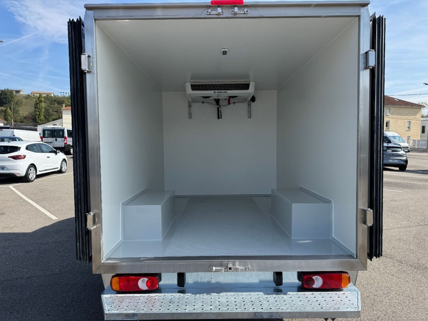 RENAULT TRAFIC FRIGORIFIQUE - 150CV PLANCHER CABINE 8.4M3