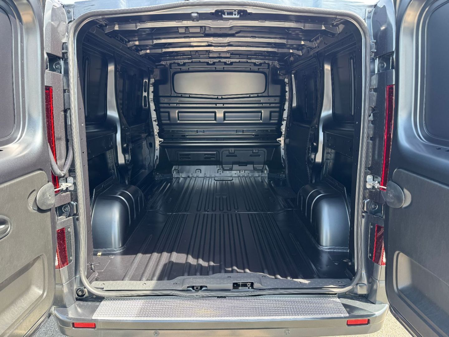 RENAULT TRAFIC FOURGON - L1H1 3T BLUE DCI 170 BVA9 EXCLUSIVE