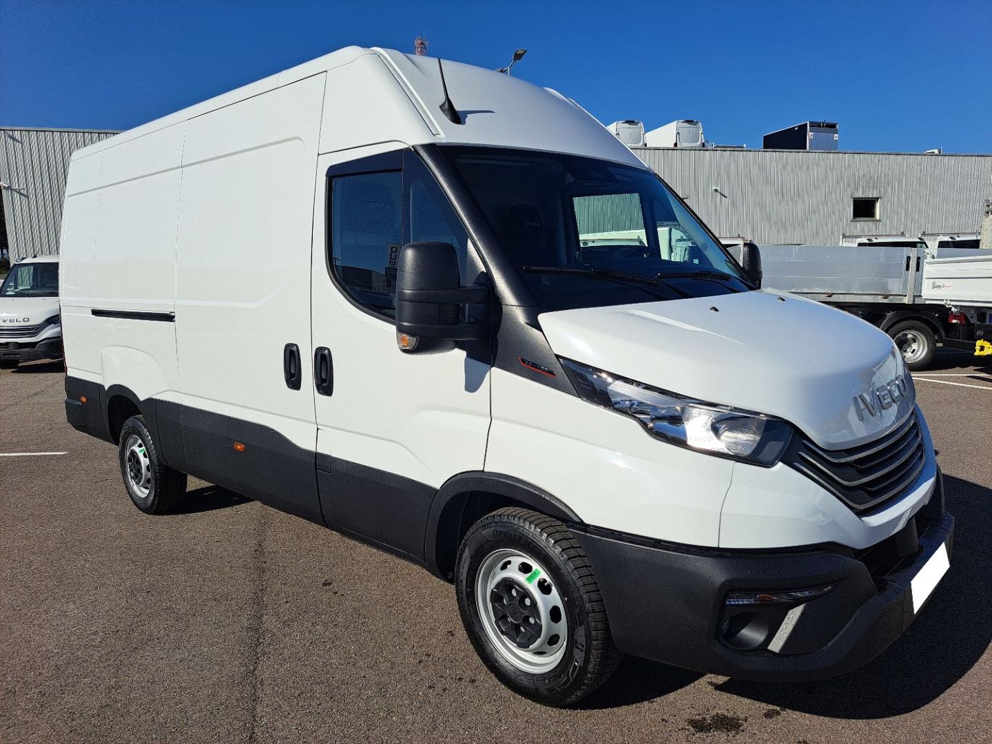 IVECO DAILY FOURGON - 35S18 180CV 3L L3H2 12M3 (2025)