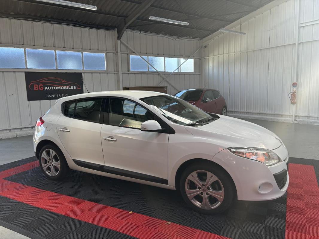 Renault Mégane - 1.5 dCi 110 CH DYNAMIQUE - GARANTIE 6 MOIS