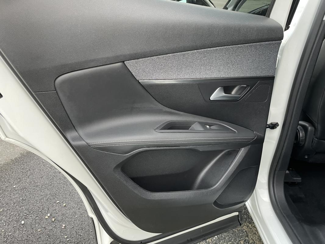 Peugeot 3008 - ALLURE 1.2 ESSENCE 130 EAT8 1ère MAIN