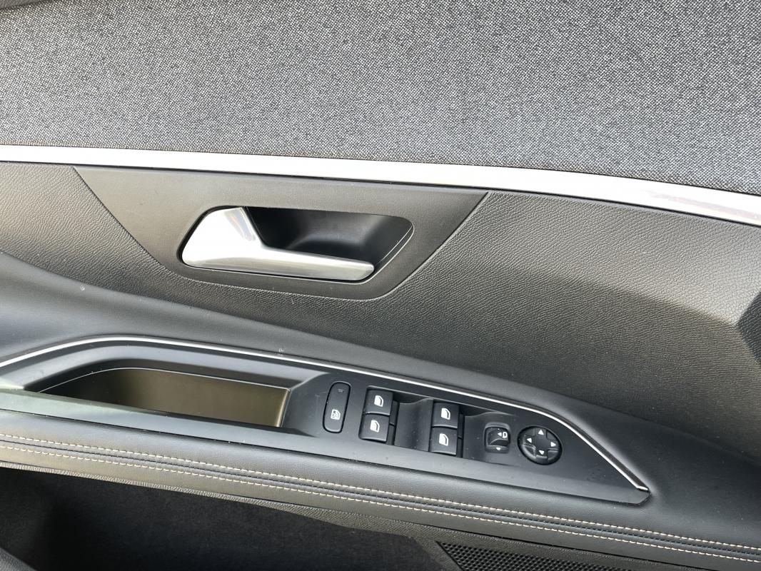 Peugeot 5008 - 1.2l essence 130 EAT8 S&S GT LINE 1ère main