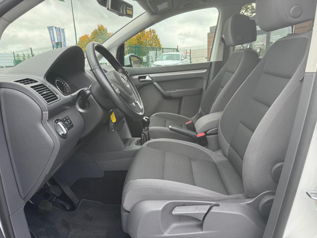 Volkswagen Touran - 1.6 TDI 105 CH BVM6 7 PLACES CONFORTLINE