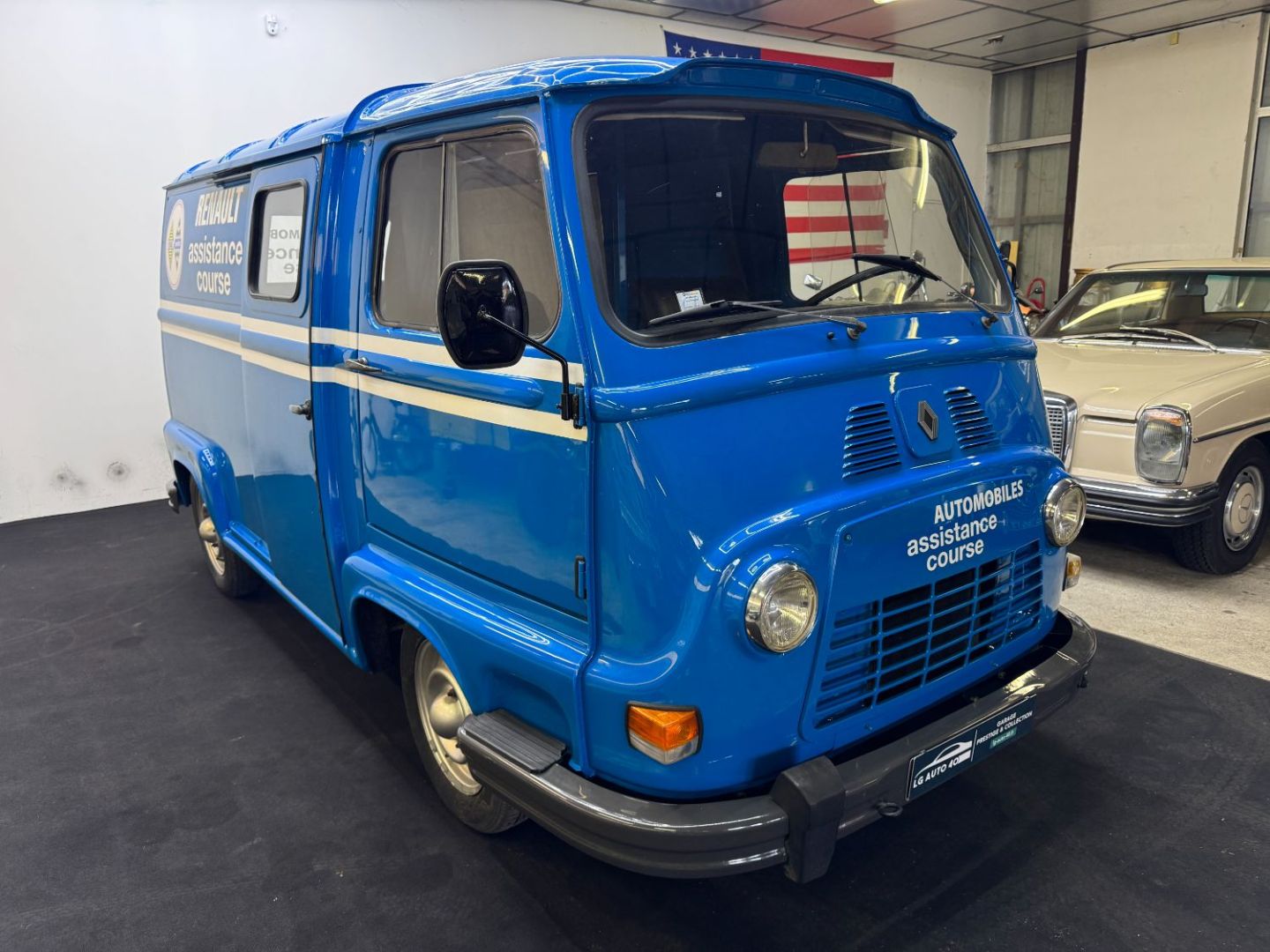 RENAULT ESTAFETTE - R2136