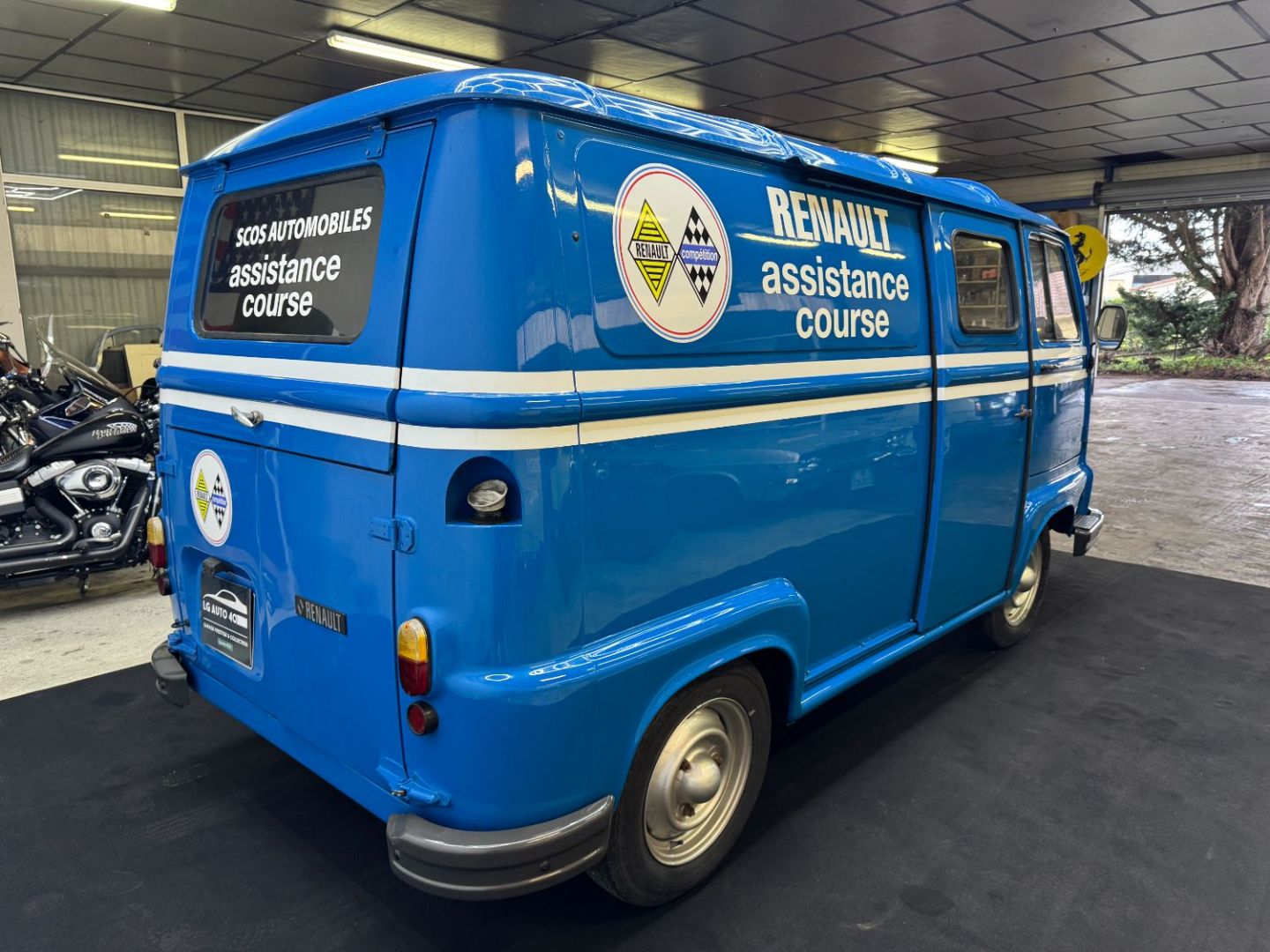 RENAULT ESTAFETTE - R2136