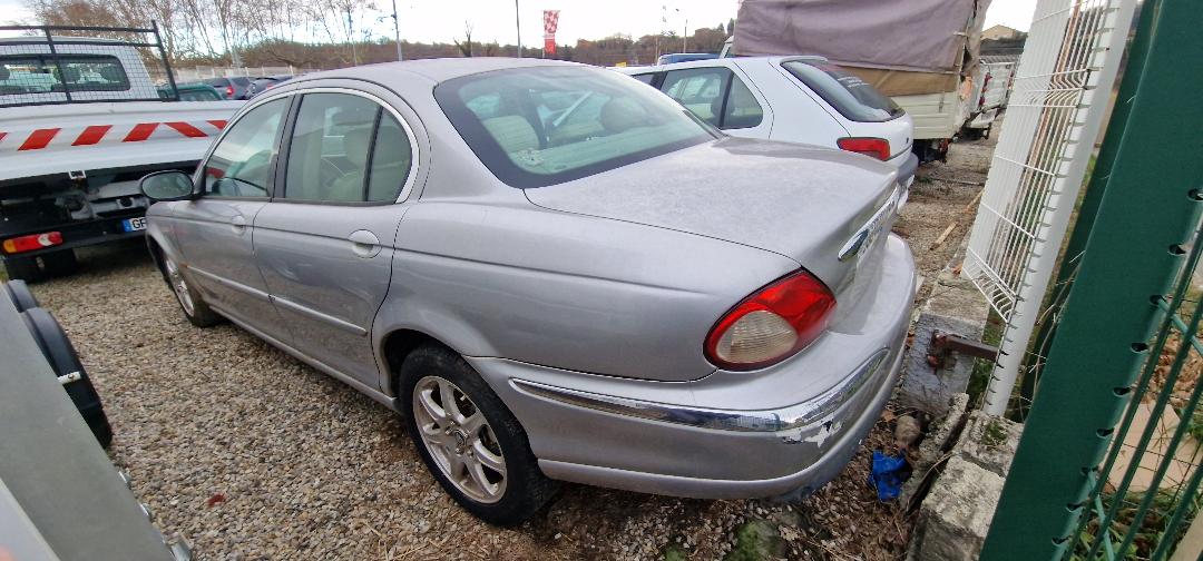 JAGUAR X TYPE - V6 2.1 L cuir POUR PIECES 154 CV