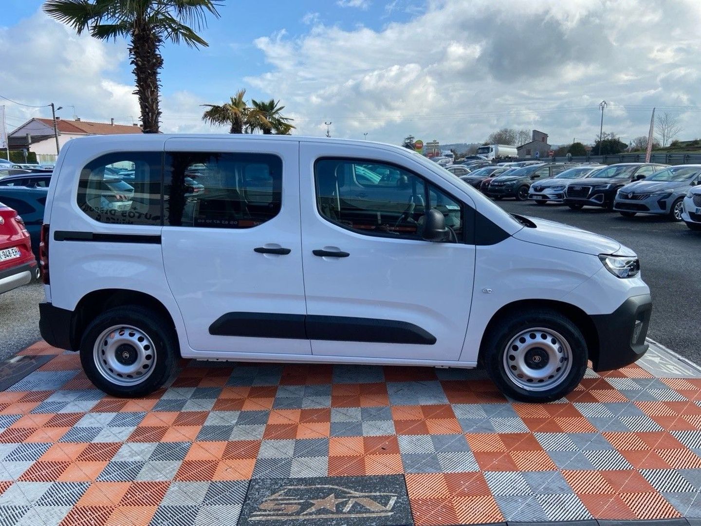 CITROEN BERLINGO - NEW BlueHDi 100 BV6 YOU Pack Confort Ecran 10" 2 Portes Lat N-1
