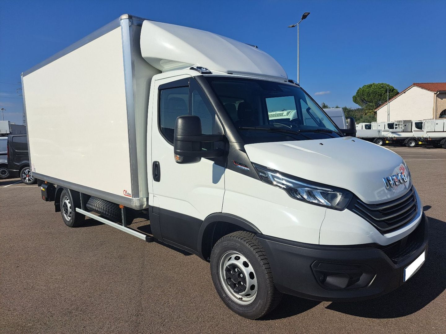 IVECO DAILY 35S18 A8 CAISSE HAYON 54000E HT