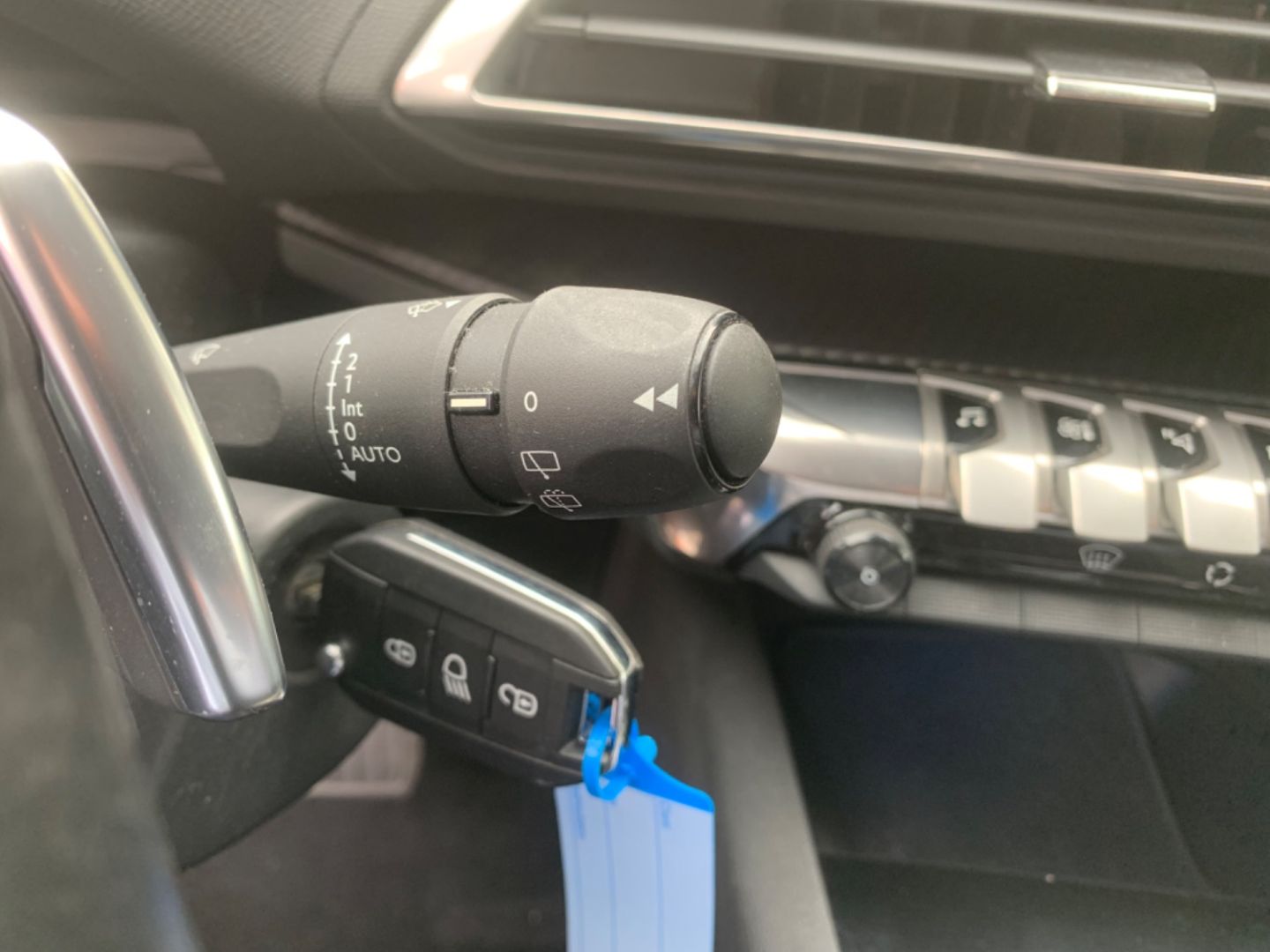PEUGEOT 3008 - BlueHDi 130 EAT8 ACTIVE BUSINESS GPS