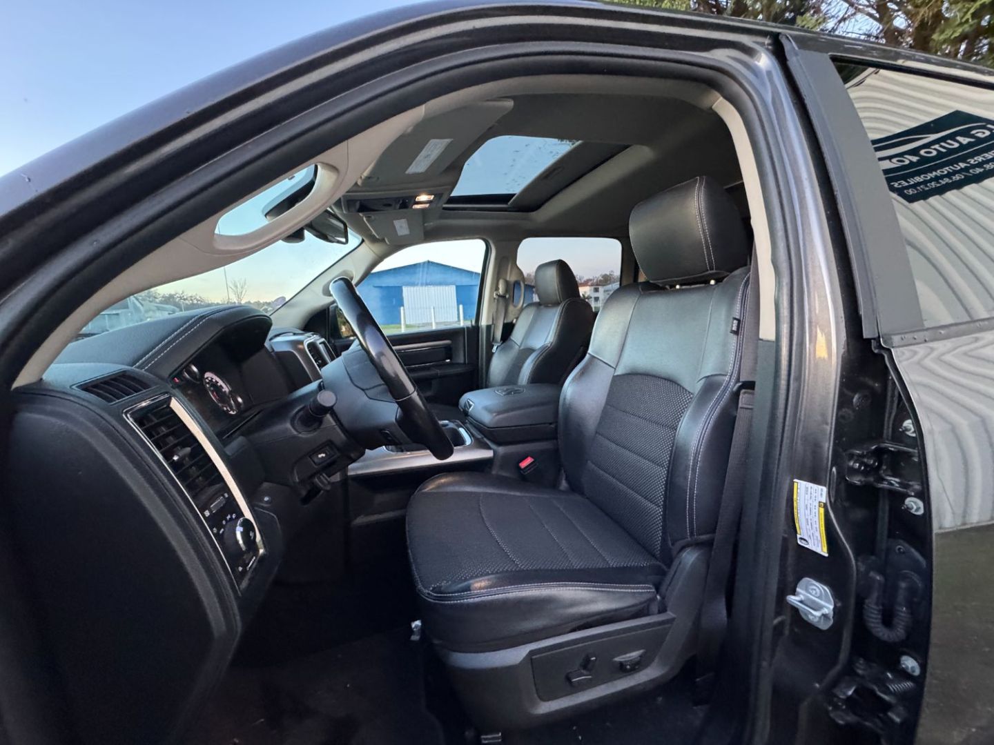 DODGE RAM - 1500 SLT