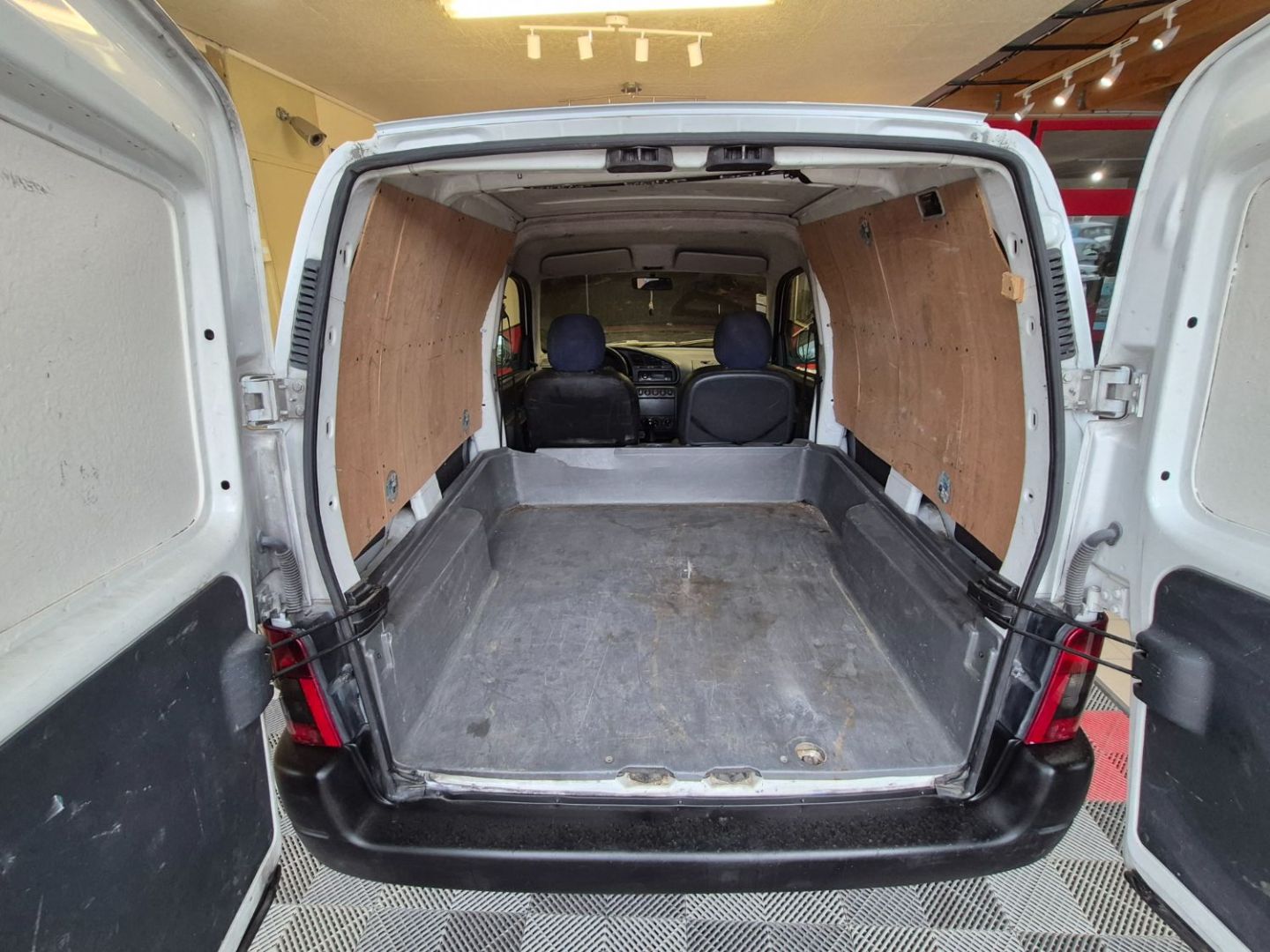 PEUGEOT PARTNER - 1.9 D 70 CT OK DISTRI NEUVE