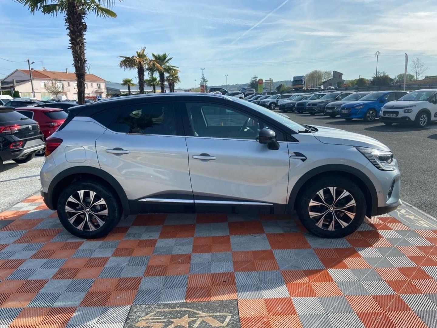 RENAULT CAPTUR - TCe 90 BV6 TECHNO GPS 9.3" Caméra 360° Barres de Toit