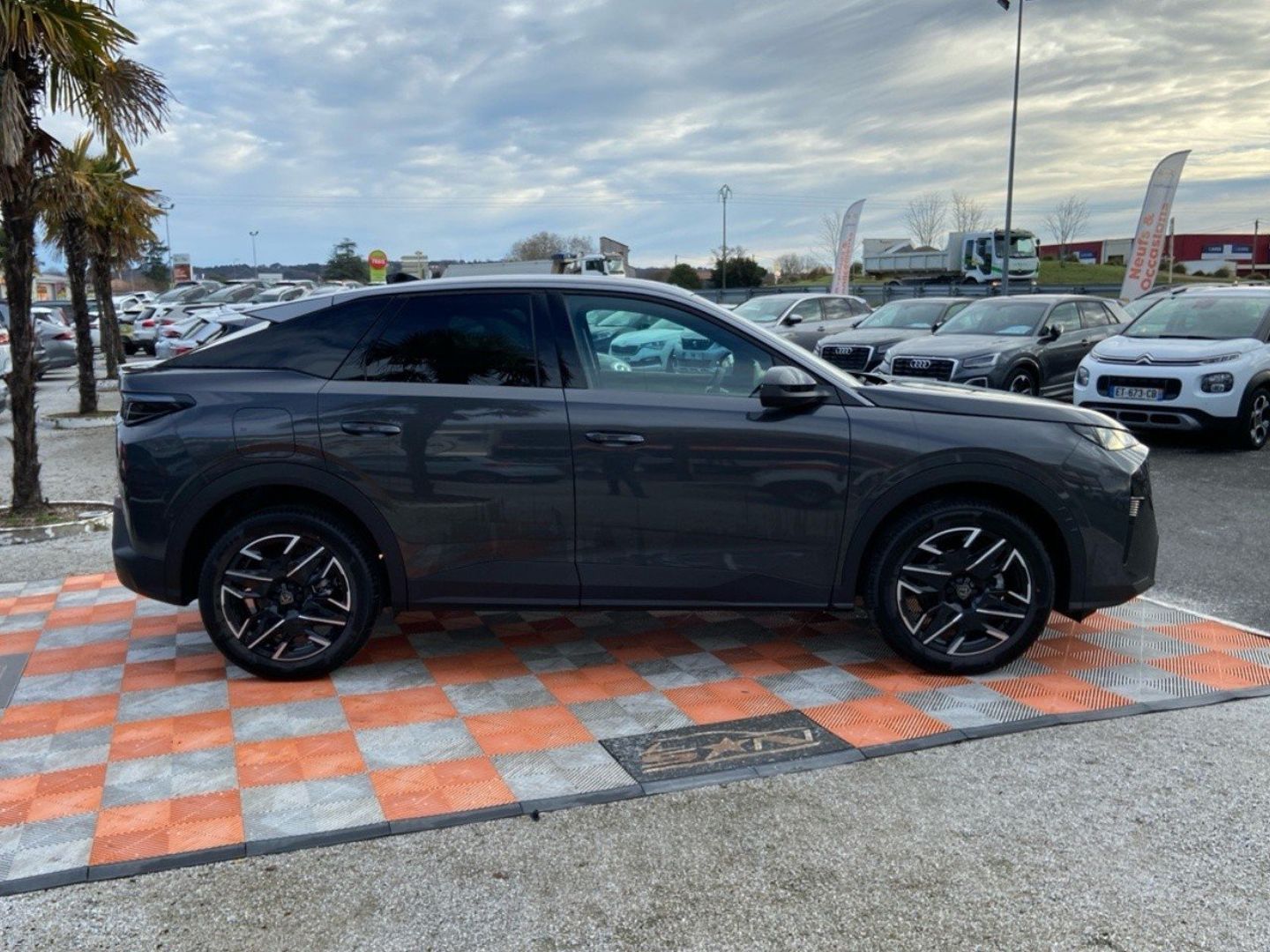 PEUGEOT 3008 - NEW Hybrid 136 e-DCS6 ALLURE PACK PANORAMIC NAVIGATION Sièges AGR