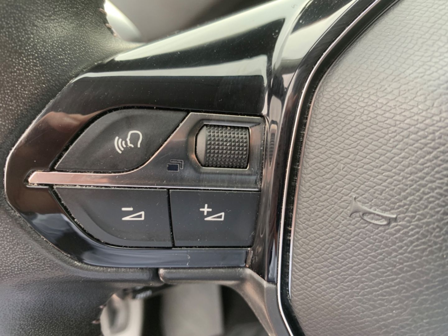 PEUGEOT 3008 - BlueHDi 130 EAT8 ACTIVE BUSINESS GPS