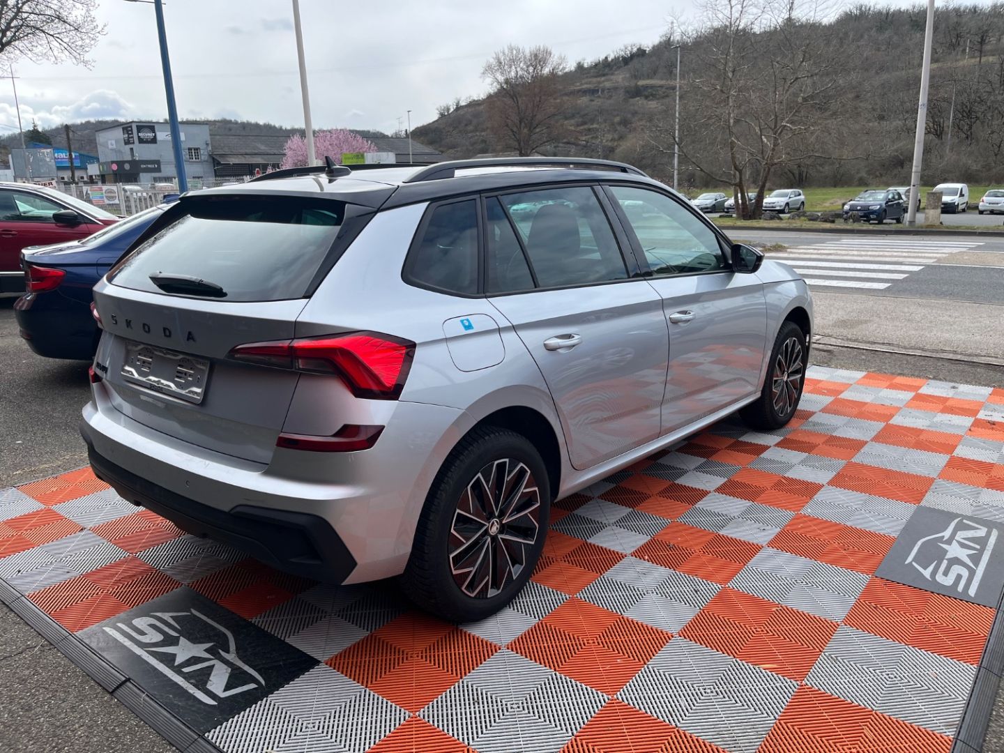 SKODA KAMIQ - 1.5 TSI 150 BV6 STYLE Caméra JA 17" Black Pack