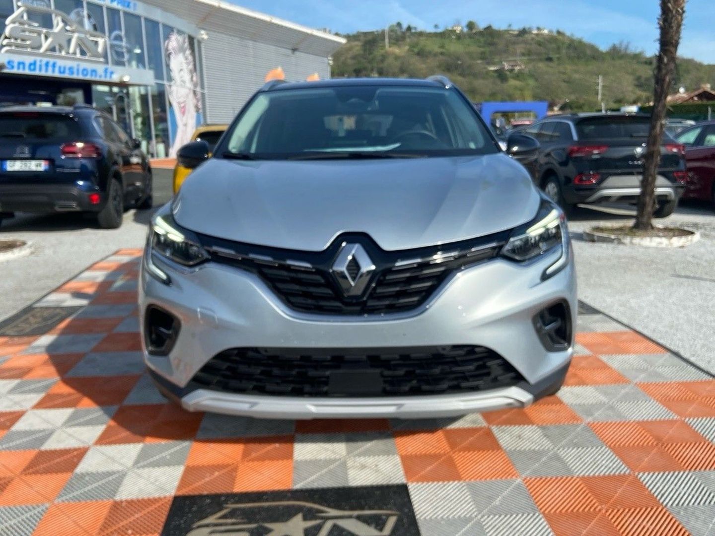 RENAULT CAPTUR - TCe 90 BV6 TECHNO GPS 9.3" Caméra 360° Barres de Toit
