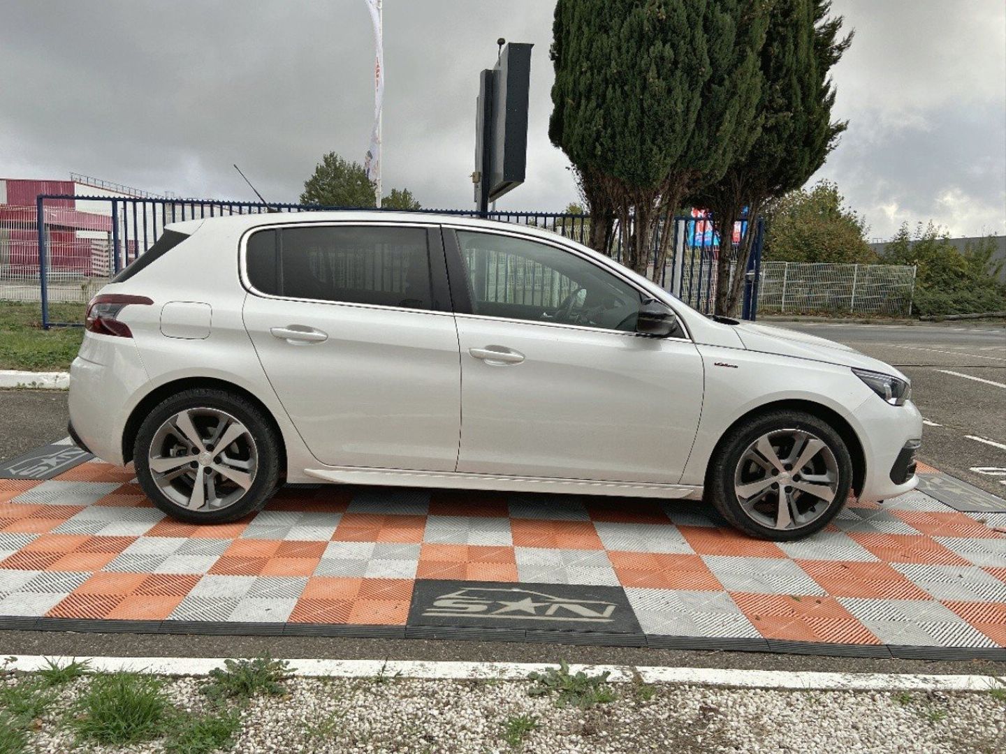 PEUGEOT 308 - BlueHDi 130 EAT8 GT LINE Toit Pano