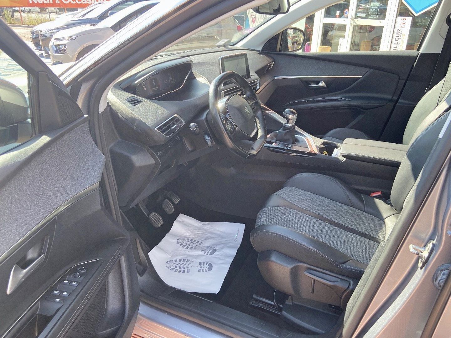 PEUGEOT 3008 - PureTech 130 BV6 Allure