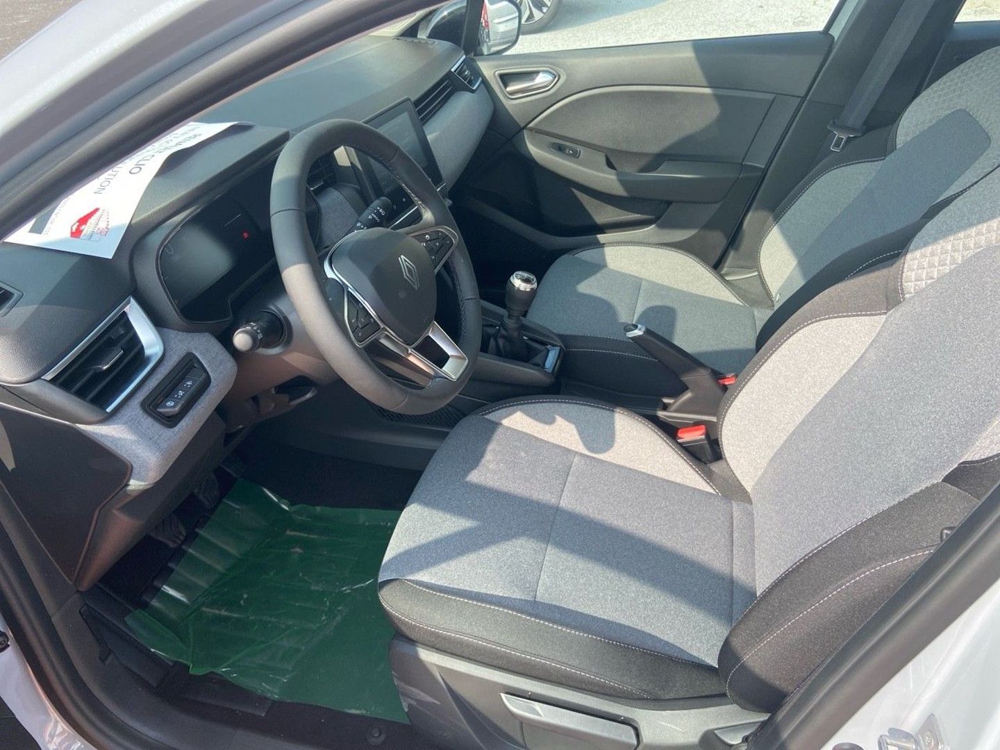 RENAULT CLIO - V DCi 100 BV6 EVOLUTION Ecran Caméra Radar