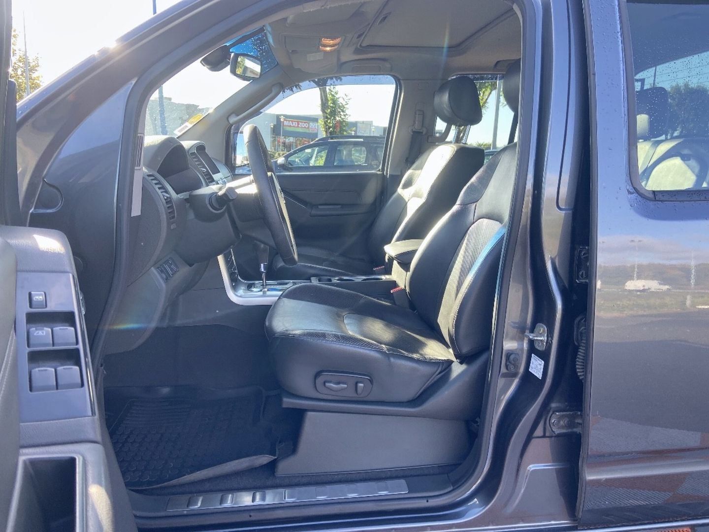 NISSAN NAVARA DOUBLE CABINE - 3.0 V6 DCI 231 BVA PACK PREMIUM