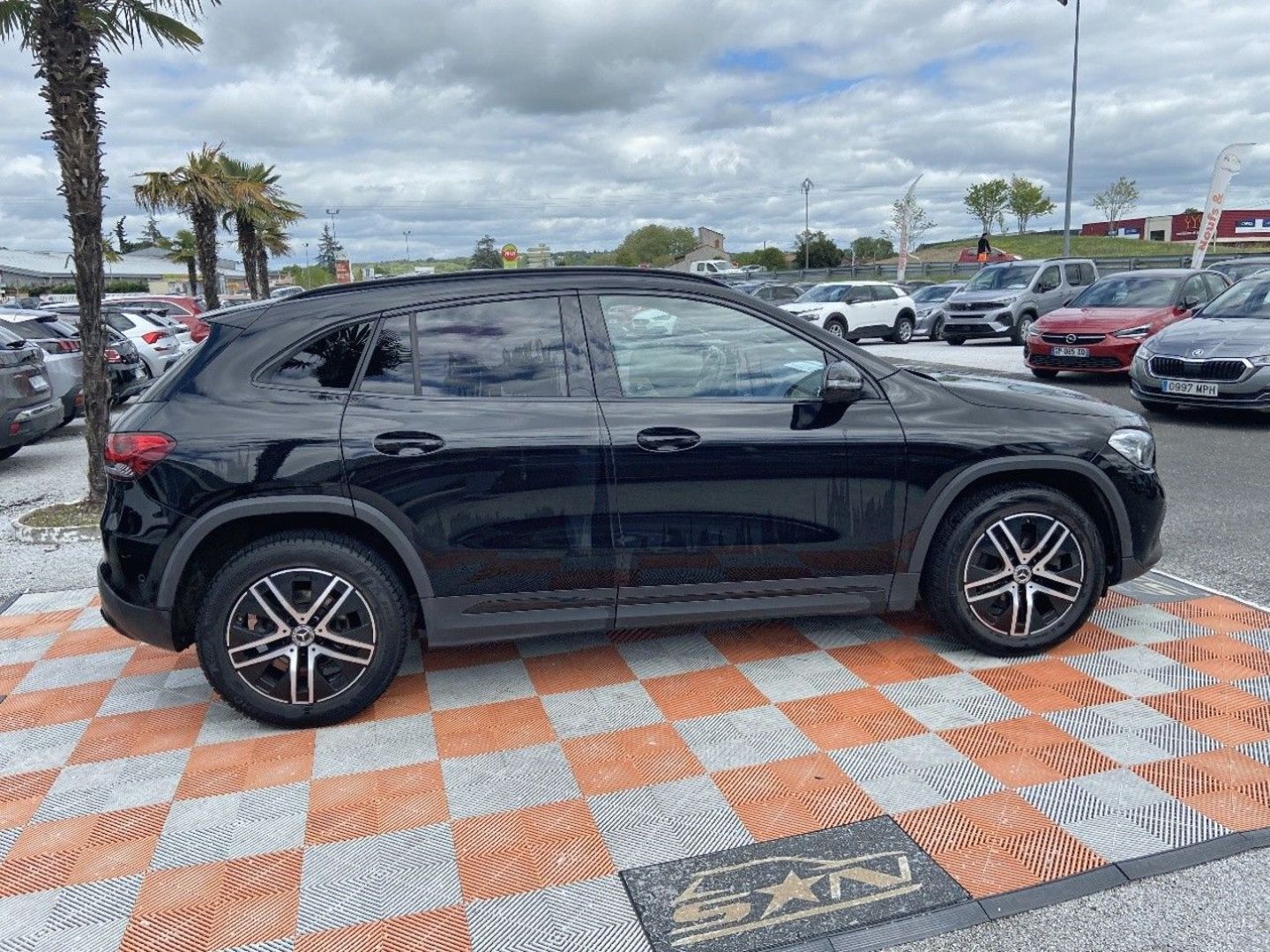 MERCEDES-BENZ GLA - 200 PROGRESSIVE LINE 163 PACK PREMIUM