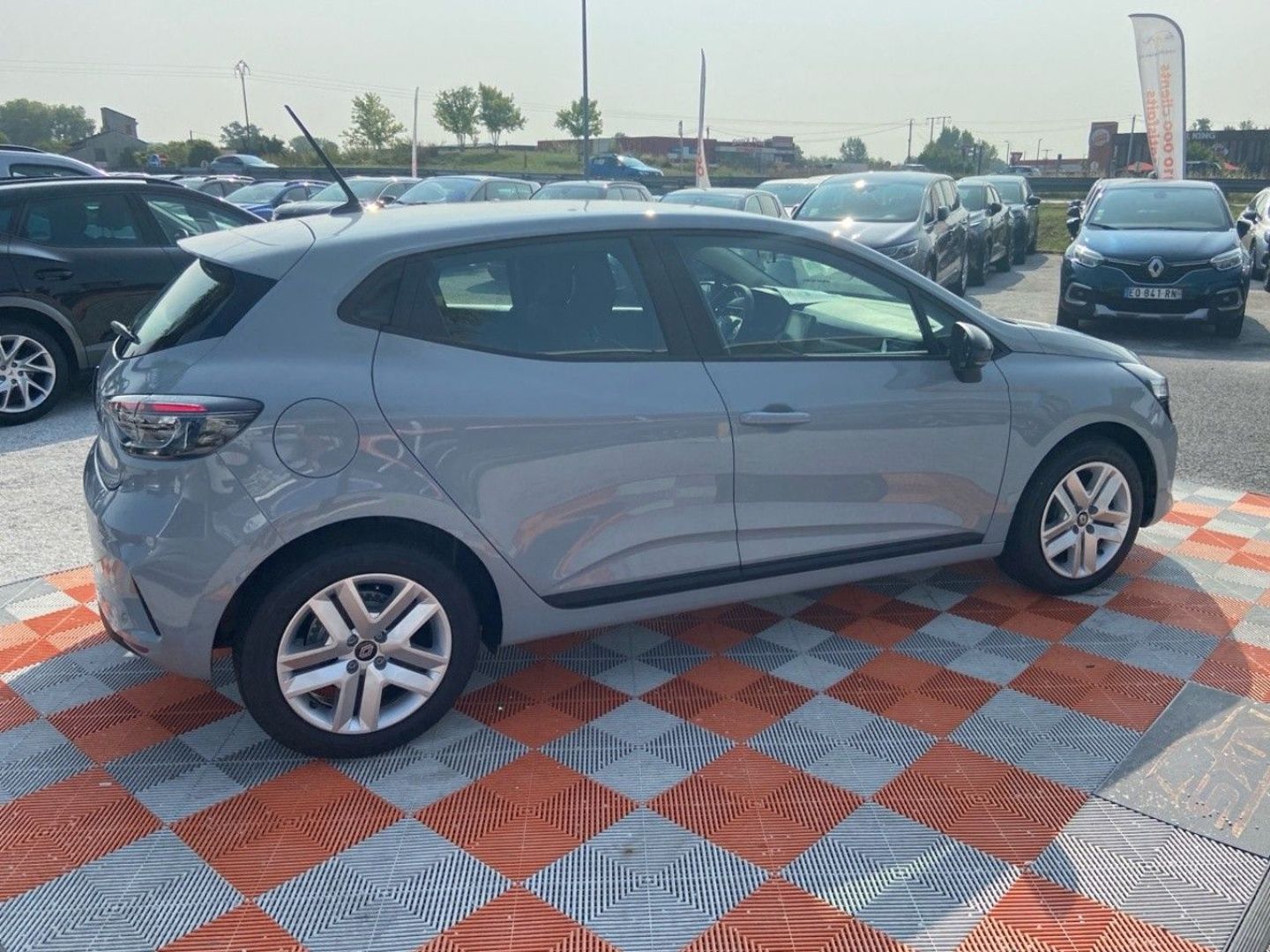 RENAULT CLIO - V DCi 100 BV6 EVOLUTION Ecran Caméra Radar