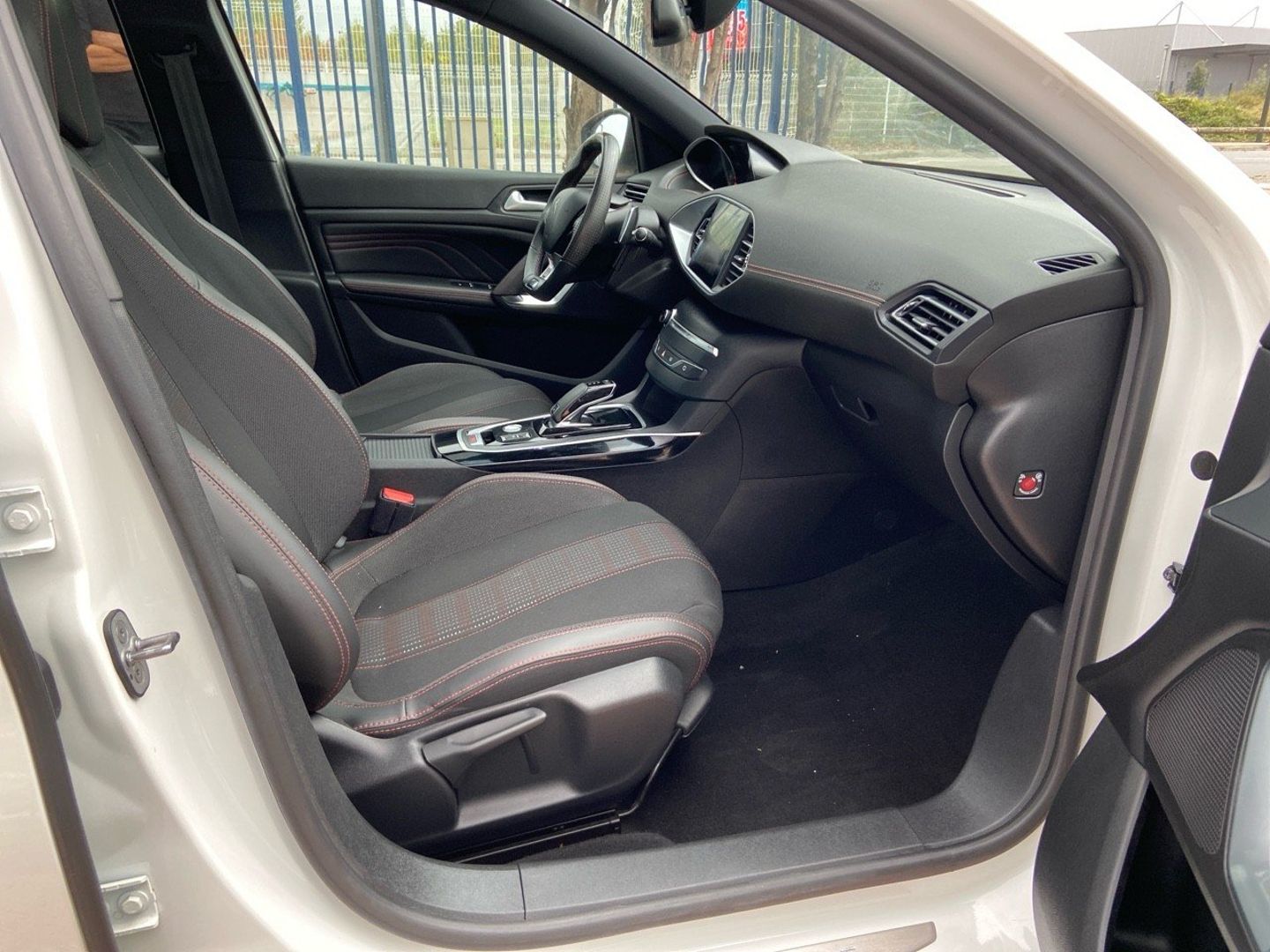 PEUGEOT 308 - BlueHDi 130 EAT8 GT LINE Toit Pano