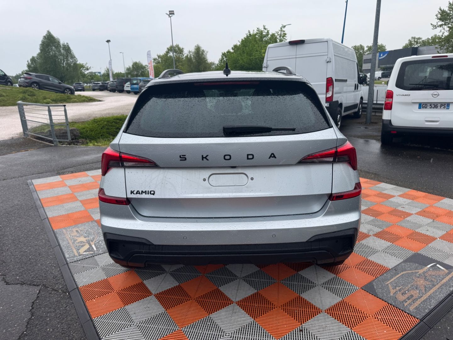 SKODA KAMIQ - 1.5 TSI 150 BV6 STYLE Caméra JA 17" Black Pack