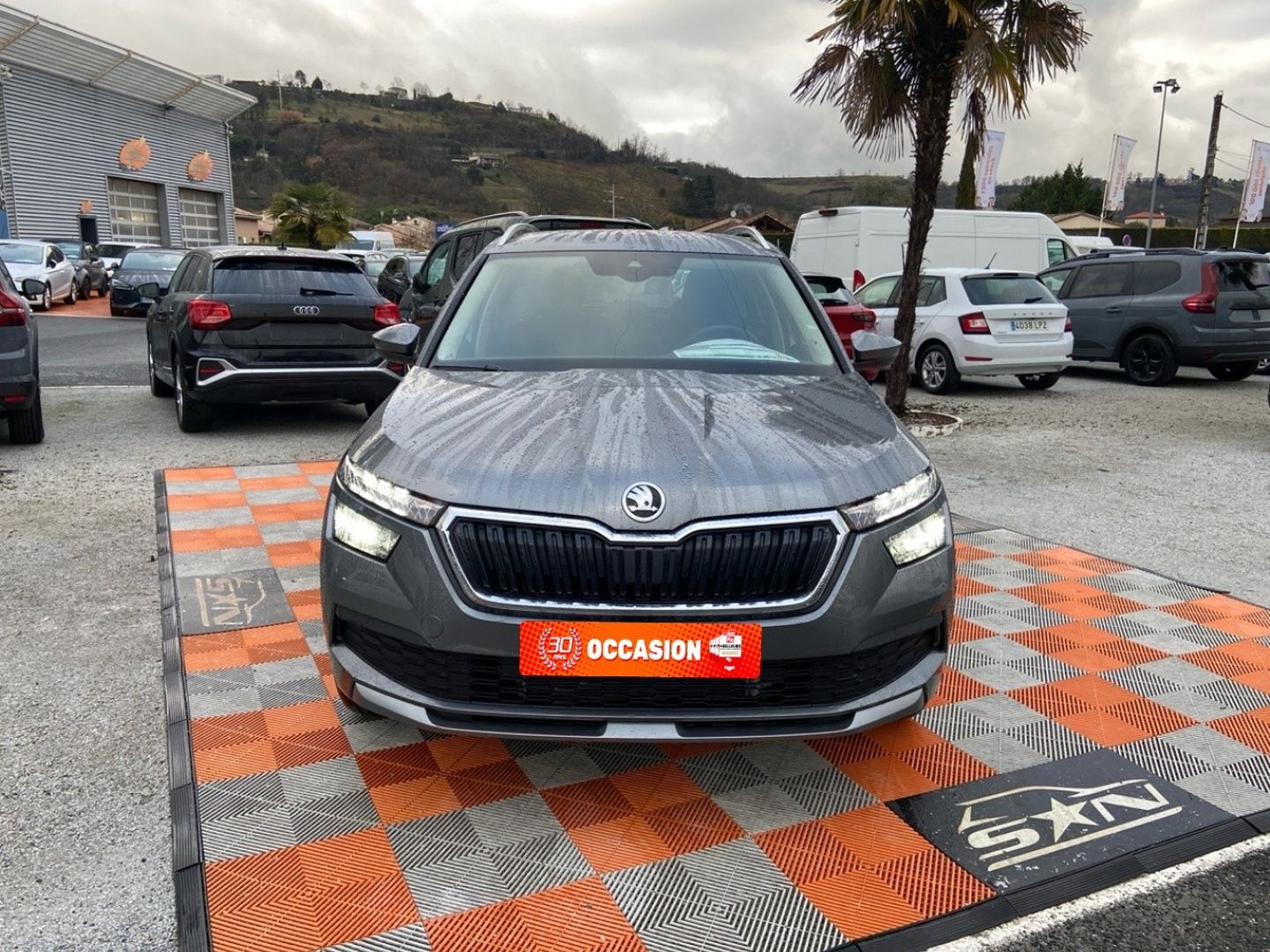 SKODA KAMIQ - 1.0 TSI 110 BV6 AMBITION Caméra Cockpit JA 17"