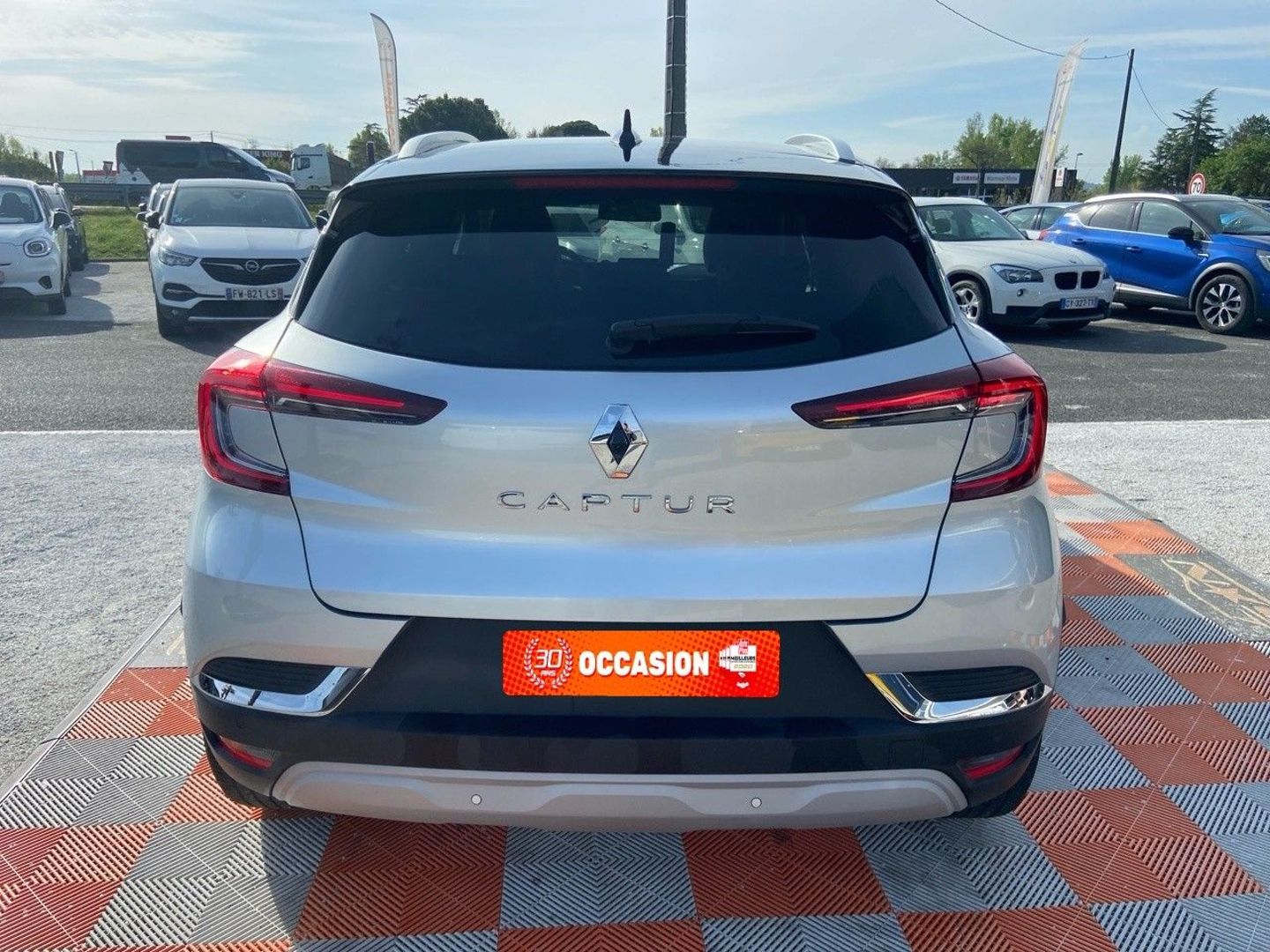 RENAULT CAPTUR - TCe 90 BV6 TECHNO GPS 9.3" Caméra 360° Barres de Toit