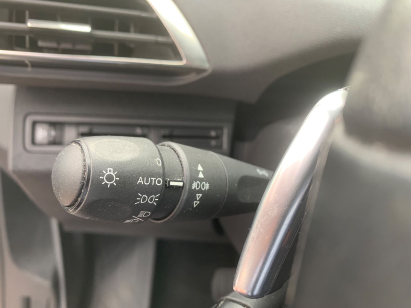 PEUGEOT 3008 - BlueHDi 130 EAT8 ACTIVE BUSINESS GPS