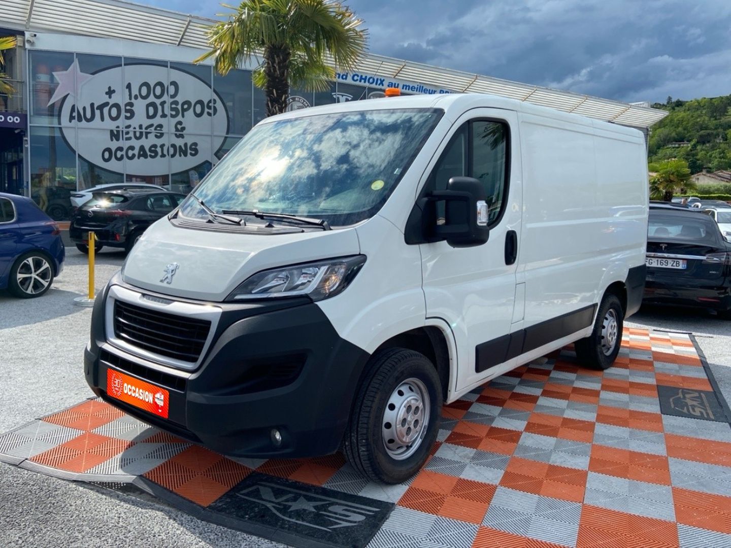 PEUGEOT BOXER - 335 L1H1 BlueHDi 120 BV6 ASPHALT GPS Caméra