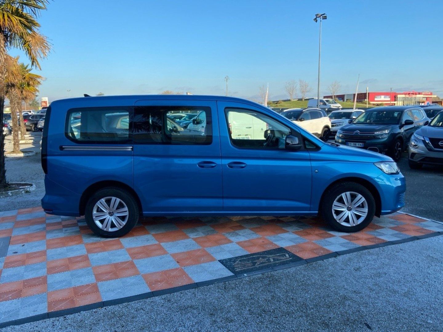 VOLKSWAGEN CADDY MAXI - 2.0 TDI 102 BV6 ORIGIN 7PL Caméra