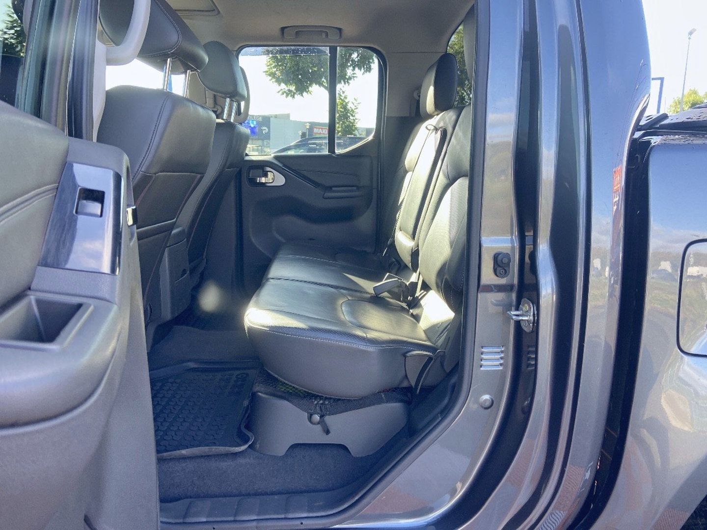 NISSAN NAVARA DOUBLE CABINE - 3.0 V6 DCI 231 BVA PACK PREMIUM