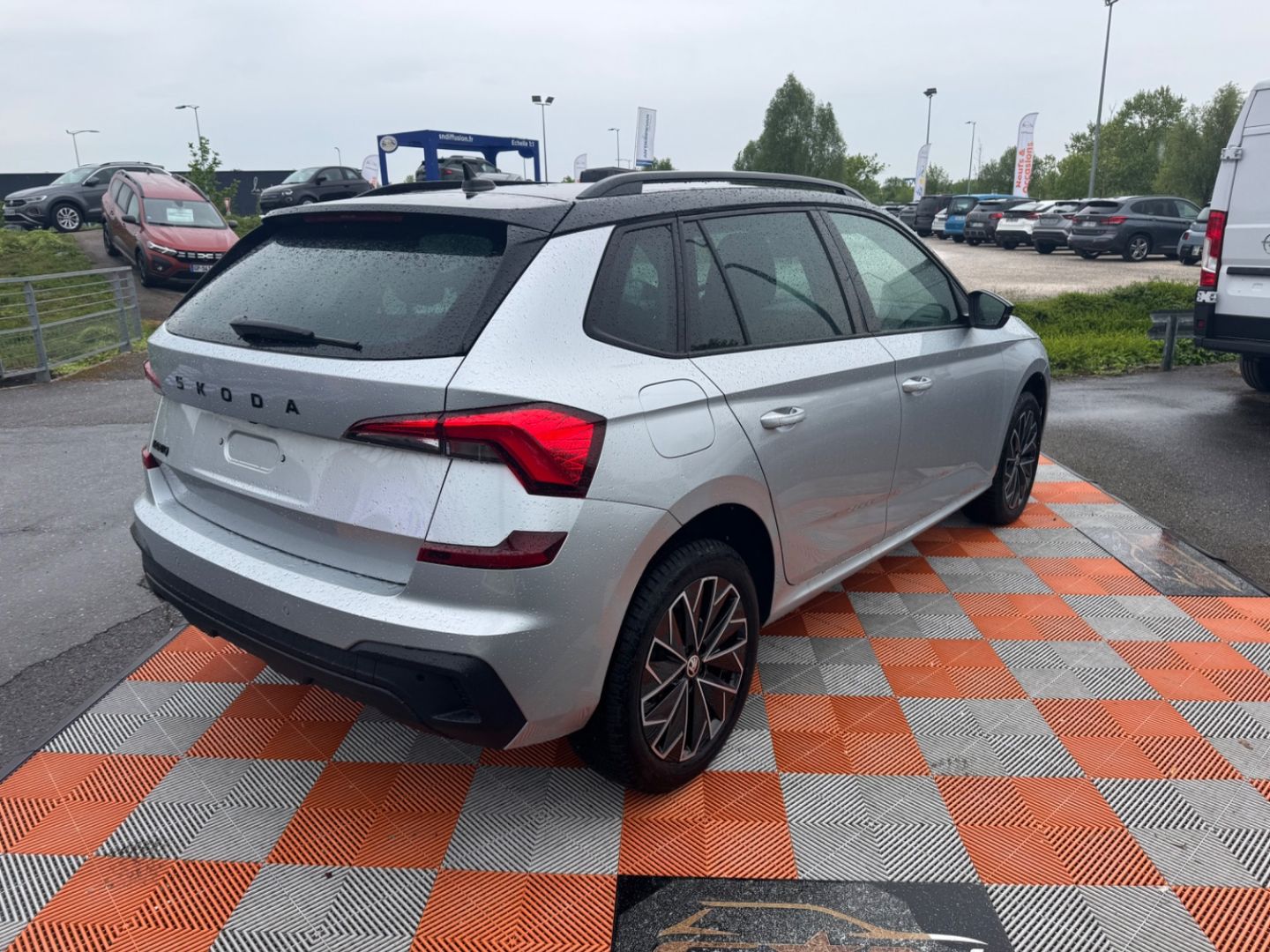 SKODA KAMIQ - 1.5 TSI 150 BV6 STYLE Caméra JA 17" Black Pack